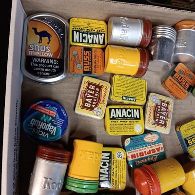 VARIETY OF OLD TINS AND A FEW OLD BOTTLES