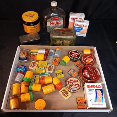 VARIETY OF OLD TINS AND A FEW OLD BOTTLES