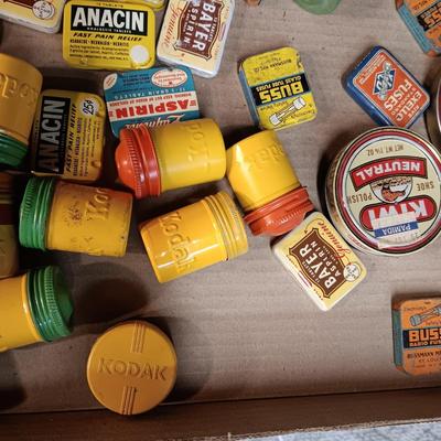 VARIETY OF OLD TINS AND A FEW OLD BOTTLES