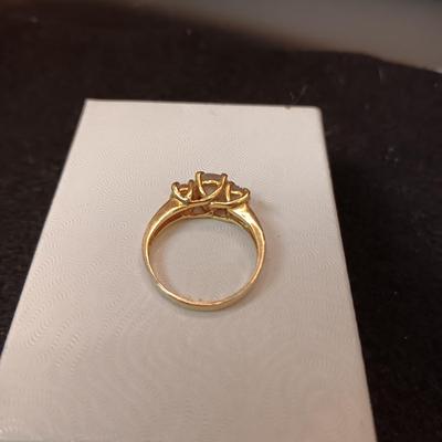 14K GOLD RING W/3 DIAMONDS 5.00g SIZE 8