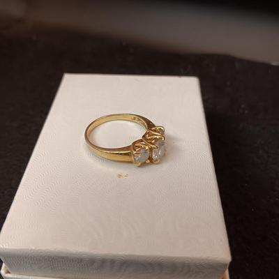 14K GOLD RING W/3 DIAMONDS 5.00g SIZE 8