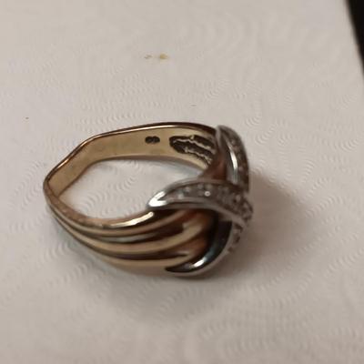 10K GOLD RING 4.68g SIZE 5 1/4