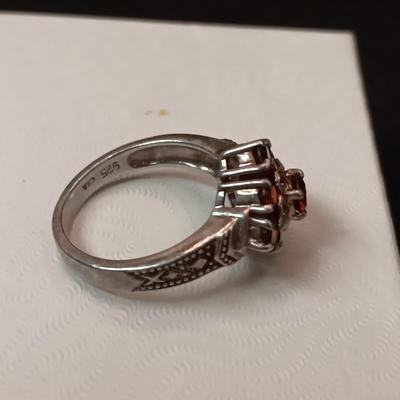 STERLING SILVER RING WITH GARNETS 5.70g SIZE 7 1/2 MARKED CNA