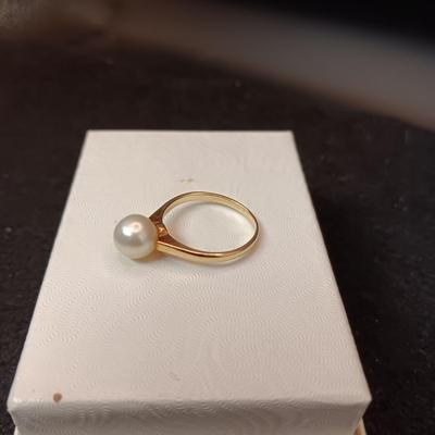 14K GOLD RING WITH A GENUINE PEARL SIZE 8