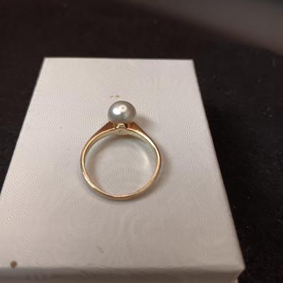 14K GOLD RING WITH A GENUINE PEARL SIZE 8