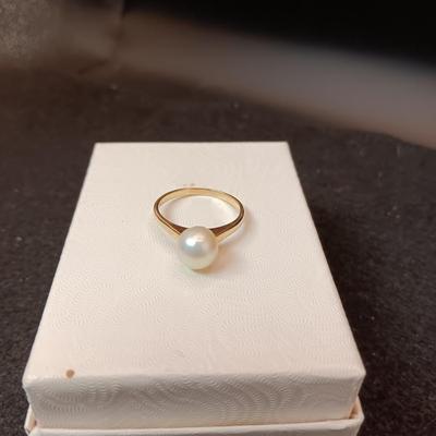 14K GOLD RING WITH A GENUINE PEARL SIZE 8