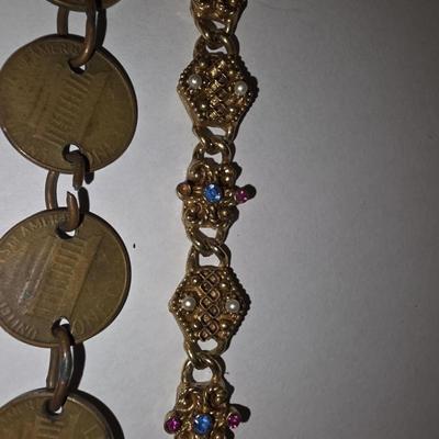 Pair or bracelets