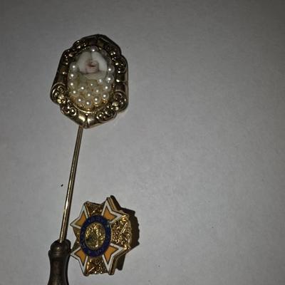Pin and Brooch set
