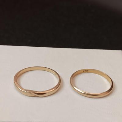TWO 14K GOLD BANDS TOTAL WEIGHT 2.98g SIZES 6 1/2 & 7 1/4