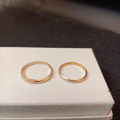 TWO 14K GOLD BANDS TOTAL WEIGHT 2.98g SIZES 6 1/2 & 7 1/4