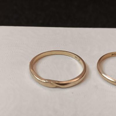 TWO 14K GOLD BANDS TOTAL WEIGHT 2.98g SIZES 6 1/2 & 7 1/4