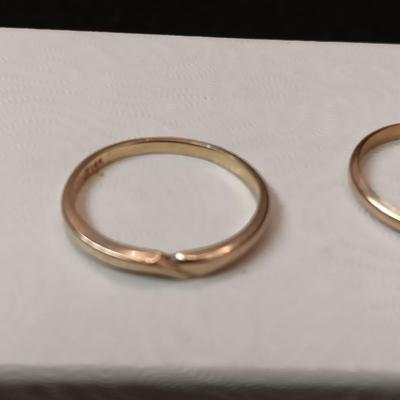 TWO 14K GOLD BANDS TOTAL WEIGHT 2.98g SIZES 6 1/2 & 7 1/4