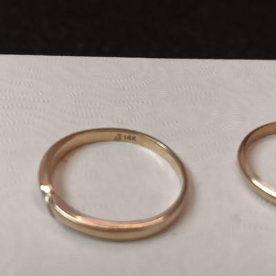 TWO 14K GOLD BANDS TOTAL WEIGHT 2.98g SIZES 6 1/2 & 7 1/4