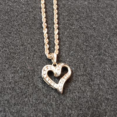 14K GOLD CHAIN (2.42g) WITH A 10K HEART PENDANT (11.37)