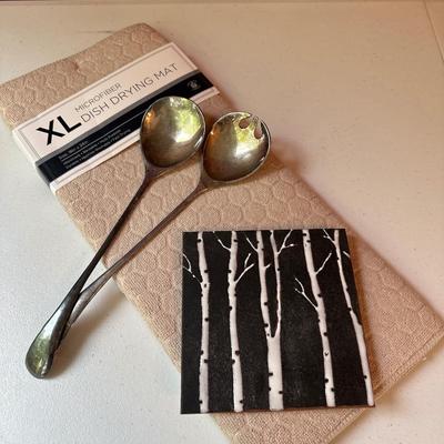 Sale Photo Thumbnail #241: New kitchen Drying mat
Vintage silver
Trivet