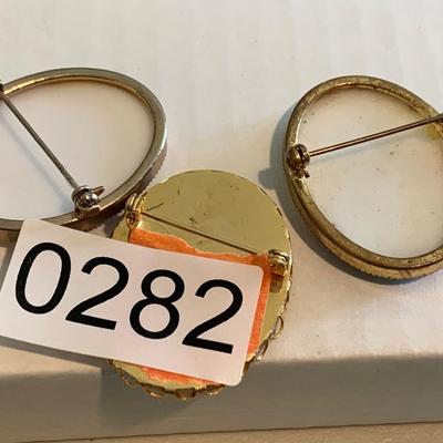 Brooch Lot