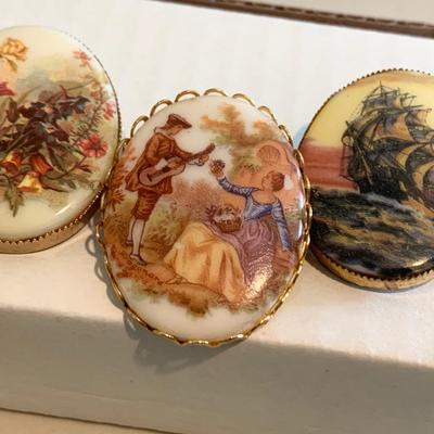 Brooch Lot