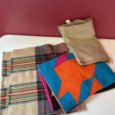 Sale Photo Thumbnail #296: Winter scarves