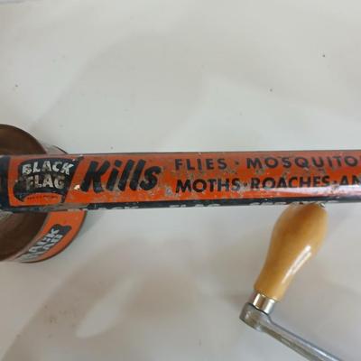 Vintage Black Flag Bug Sprayer & Universal Cast Aluminum Meat Grinder Lot