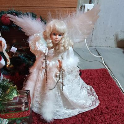 ANIMATED SANTA, LIGHT UP ANGEL AND GLASS BRICK PLUS A WREATH