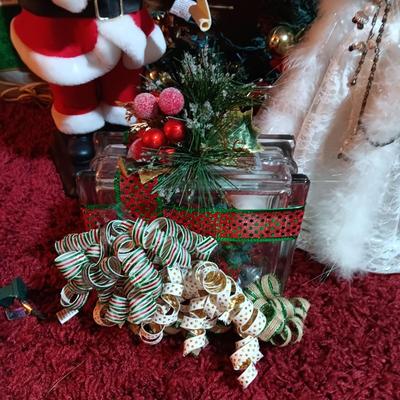 ANIMATED SANTA, LIGHT UP ANGEL AND GLASS BRICK PLUS A WREATH