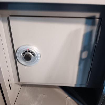 LOCKING FILING CABINET WITH A COMBO SAFE