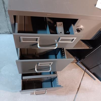 LOCKING FILING CABINET WITH A COMBO SAFE