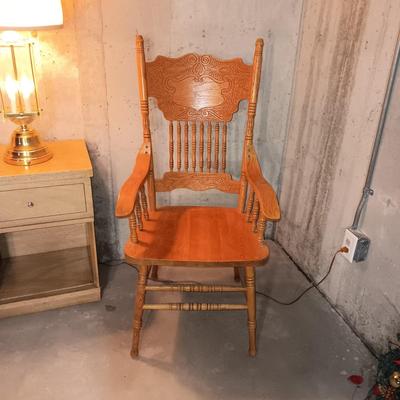 MAINLINE NIGHT STAND, 3-WAY LAMP AND AN OAK ARM CHAIR