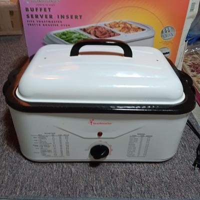 TOASTMASTER ELECTRIC ROASTER PLUS A BUFFET SERVER INSERT