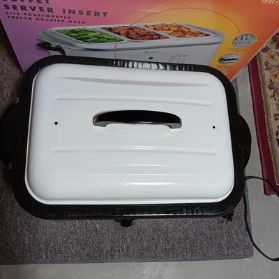 TOASTMASTER ELECTRIC ROASTER PLUS A BUFFET SERVER INSERT