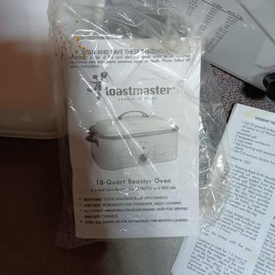 TOASTMASTER ELECTRIC ROASTER PLUS A BUFFET SERVER INSERT