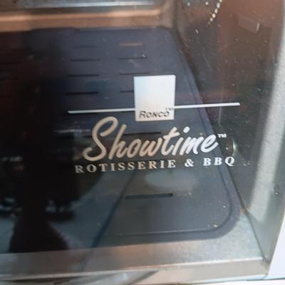 SHOWTIME ELECTRIC ROTISSERIE & BBQ PLUS DISPOSABLE SERVING PIECES