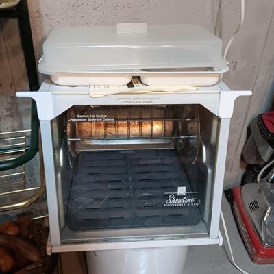 SHOWTIME ELECTRIC ROTISSERIE & BBQ PLUS DISPOSABLE SERVING PIECES
