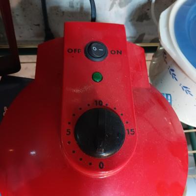 COFFEE URN WITH SPIGOT, XPRESS SANDWICH MAKER AND A SMALLER DIP CROCK POT