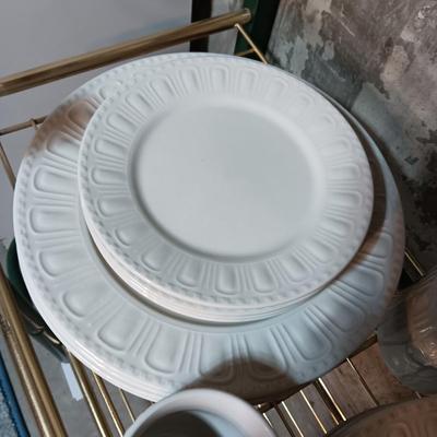 MIKASA DINNERWARE FOR 4, WOODEN FRUIT AND A 2 SLICE TOASTER