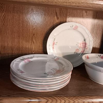 GIBSON DINNERWARE SERVICE FOR 7 AND A PUNCH BOWL WITH GLASS CUPS