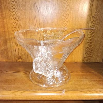 GIBSON DINNERWARE SERVICE FOR 7 AND A PUNCH BOWL WITH GLASS CUPS