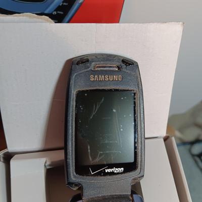 2 SAMSUNG CELL PHONES