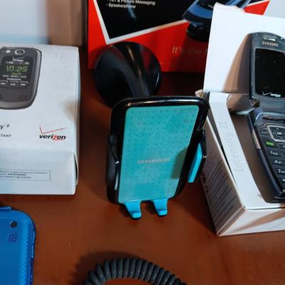 2 SAMSUNG CELL PHONES