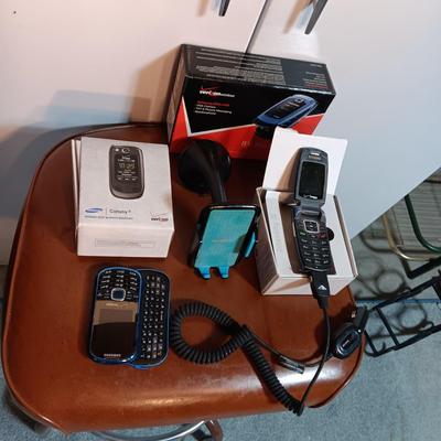 2 SAMSUNG CELL PHONES