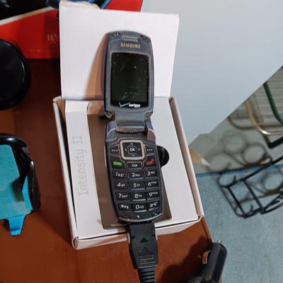 2 SAMSUNG CELL PHONES