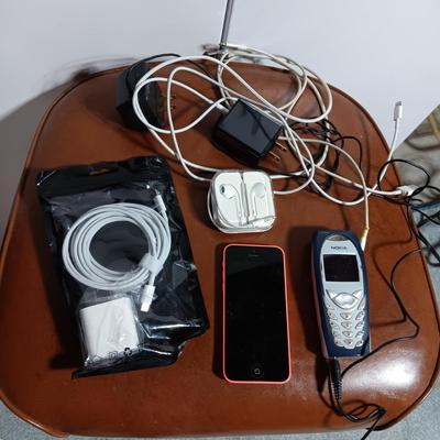 NOKIA ANDROID AND APPLE iPHONE PLUS EARBUDS AND CHARGERS