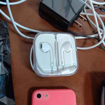 NOKIA ANDROID AND APPLE iPHONE PLUS EARBUDS AND CHARGERS