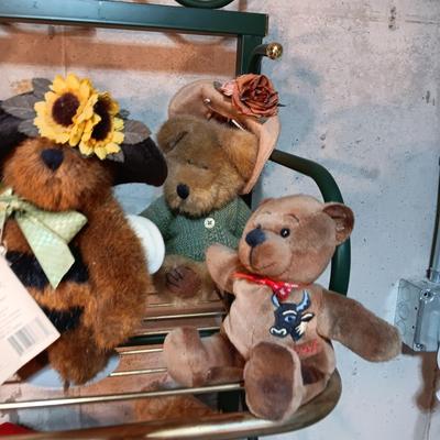 A COLLECTION OF PLUSH ANIMALS WITH A TOTE