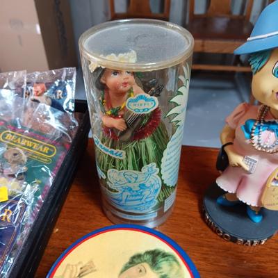 MISC KNICK KNACKS AND PLATE HOLDERS