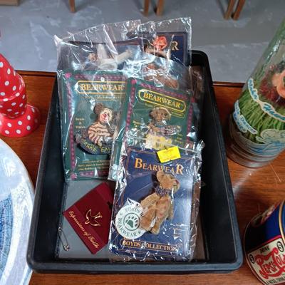MISC KNICK KNACKS AND PLATE HOLDERS