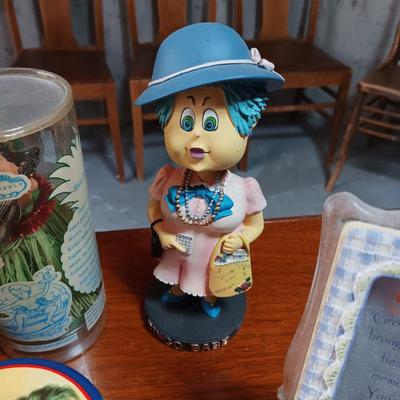 MISC KNICK KNACKS AND PLATE HOLDERS