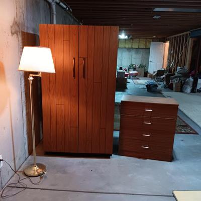 4 DRAWER CHEST, METAL WARDROBE CLOSET AND A FLOOR LAMP