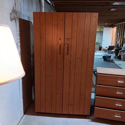 4 DRAWER CHEST, METAL WARDROBE CLOSET AND A FLOOR LAMP