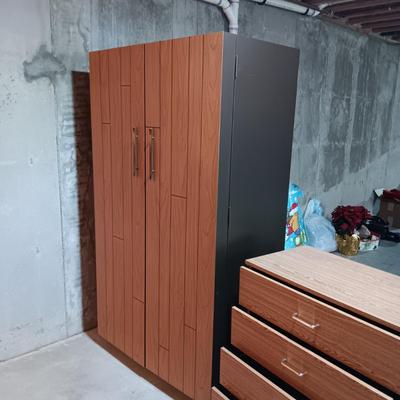 4 DRAWER CHEST, METAL WARDROBE CLOSET AND A FLOOR LAMP